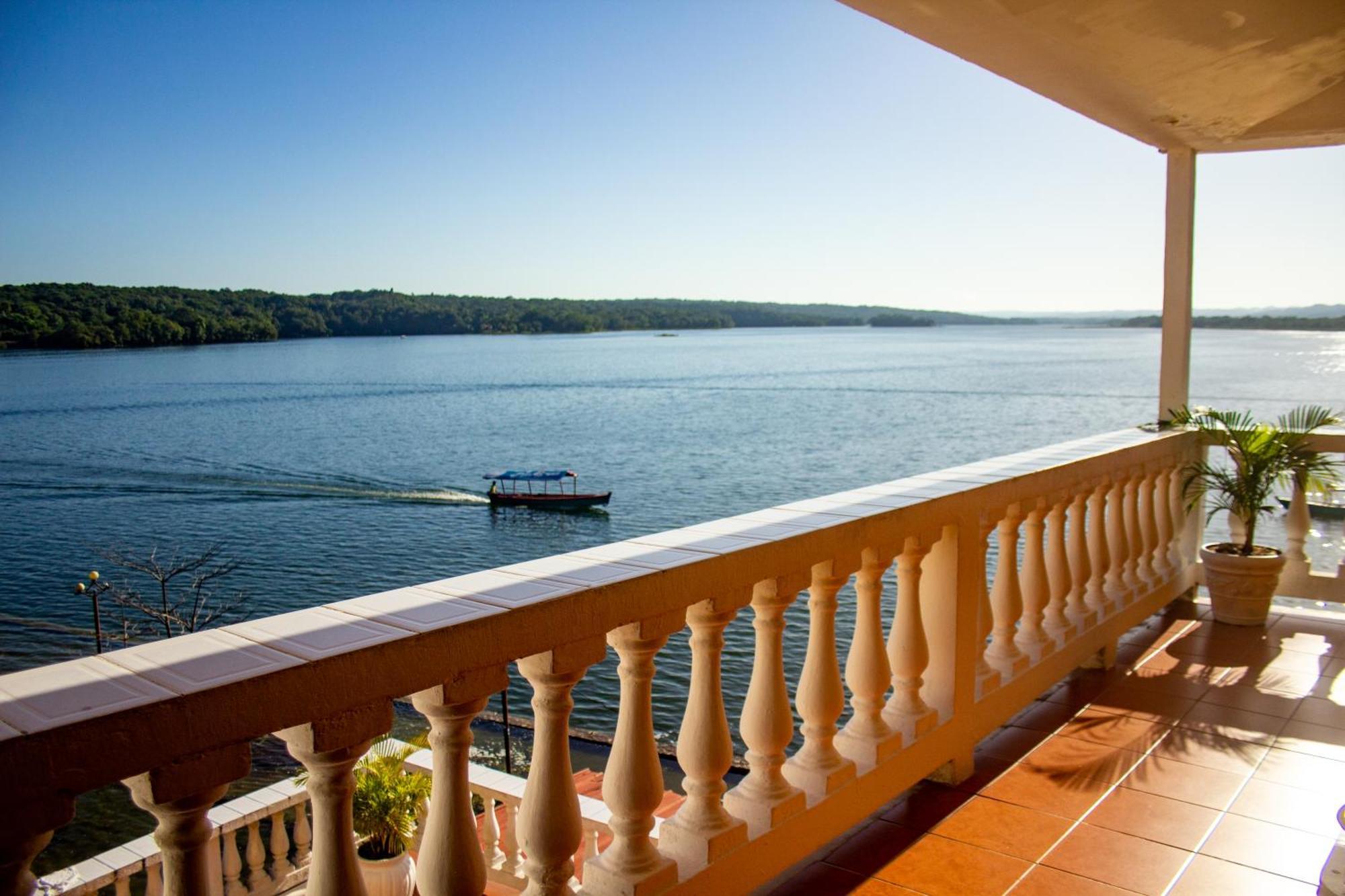 Hotel Villa Del Lago Flores Eksteriør billede