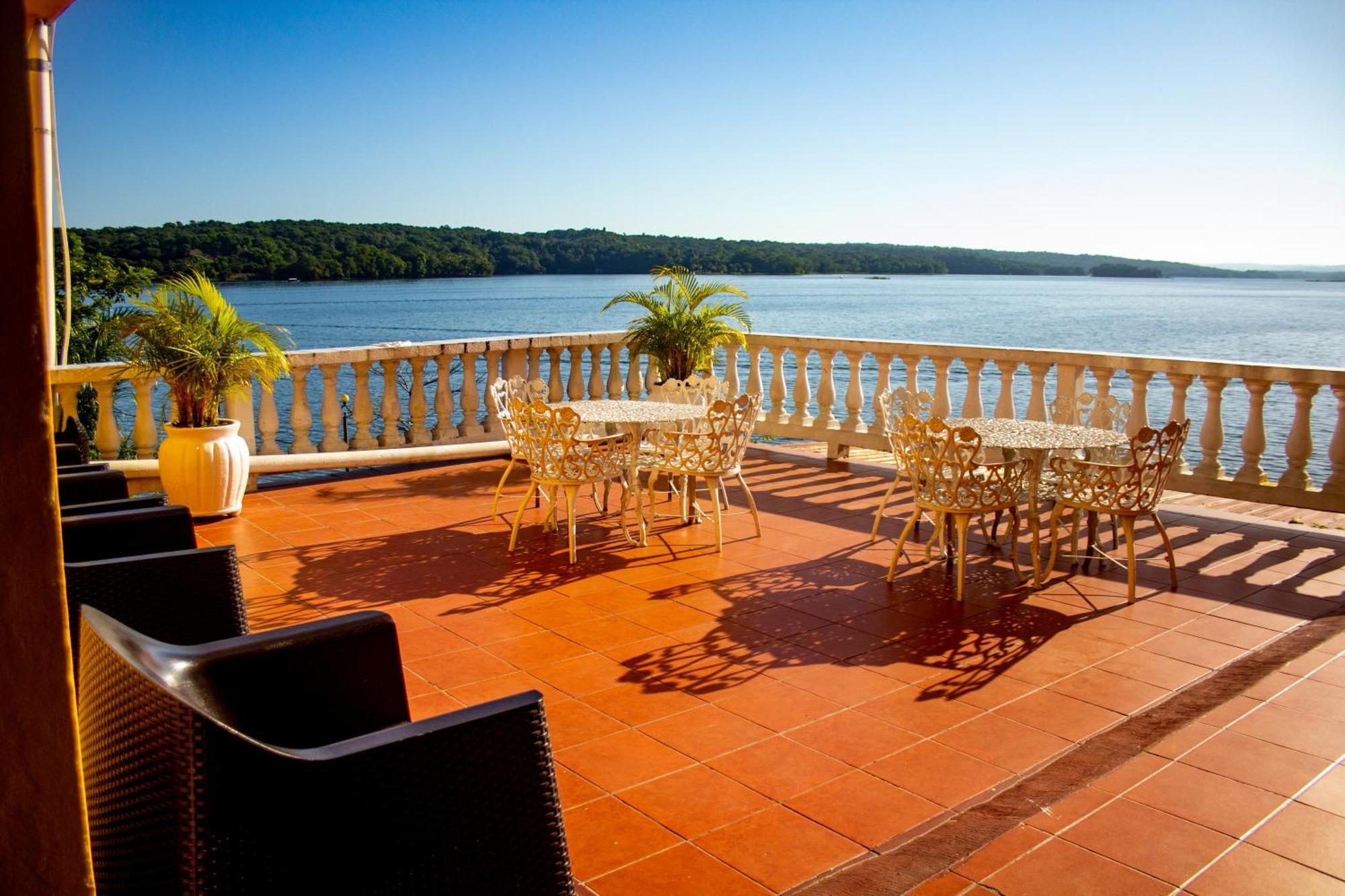 Hotel Villa Del Lago Flores Eksteriør billede