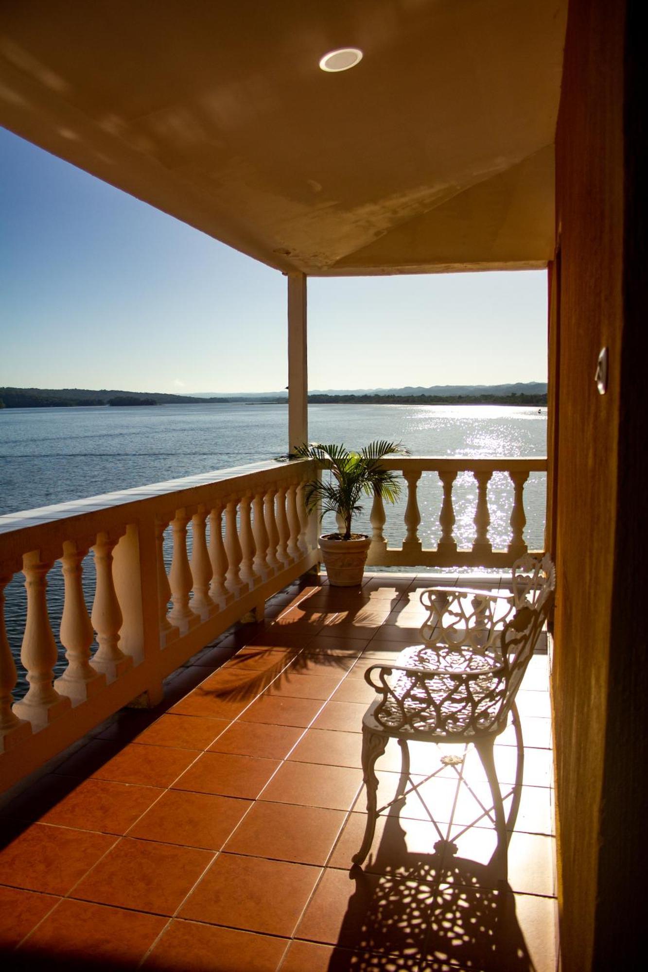 Hotel Villa Del Lago Flores Eksteriør billede