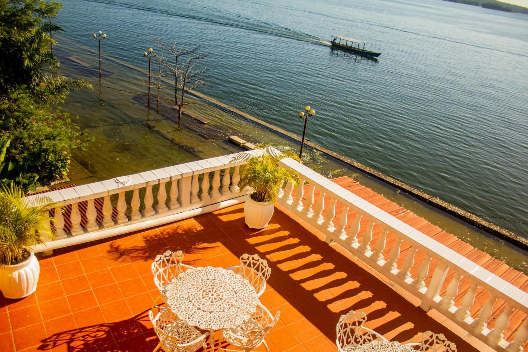 Hotel Villa Del Lago Flores Eksteriør billede