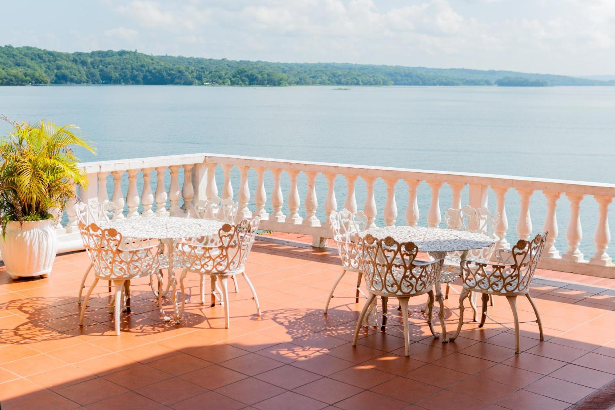 Hotel Villa Del Lago Flores Eksteriør billede