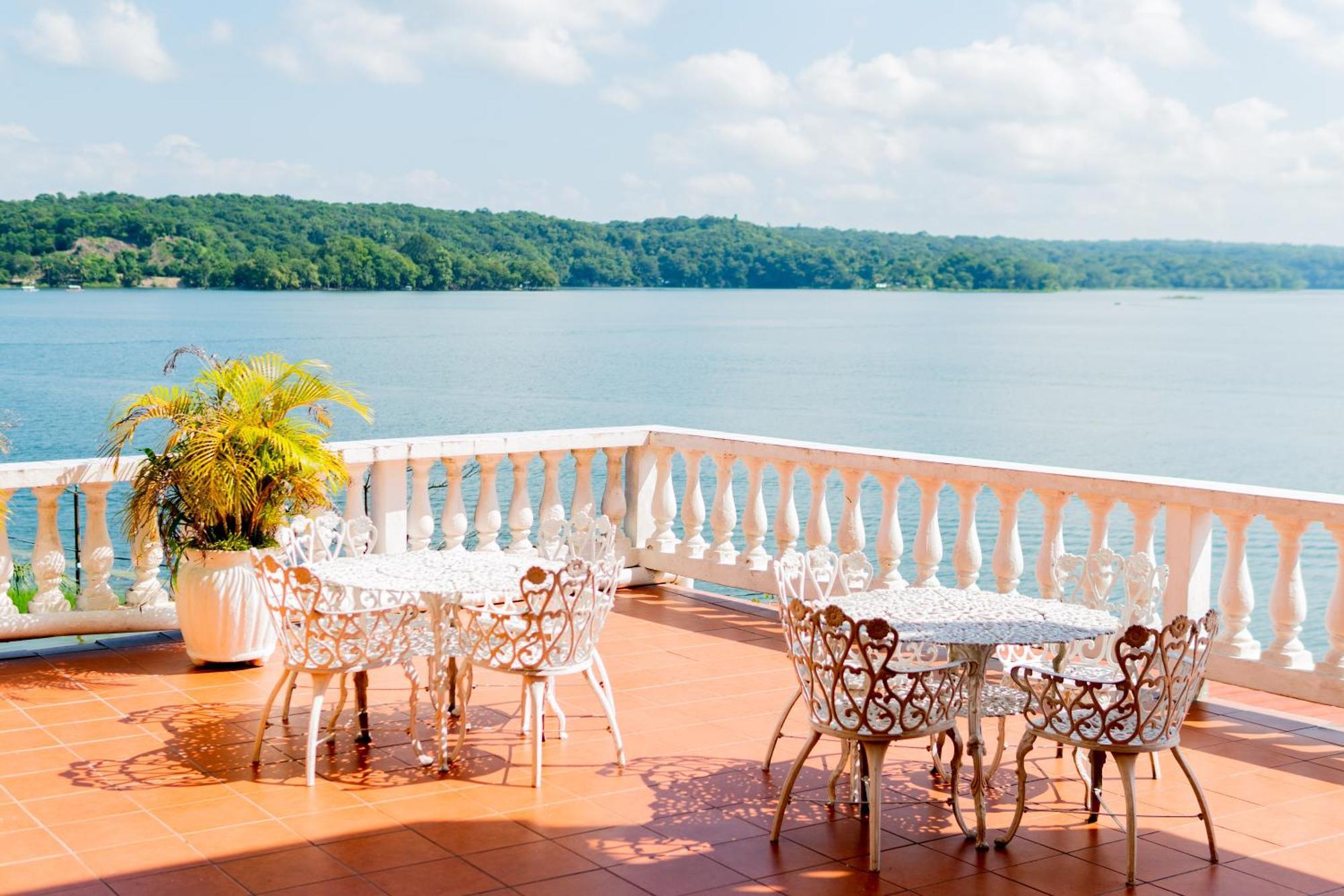 Hotel Villa Del Lago Flores Eksteriør billede