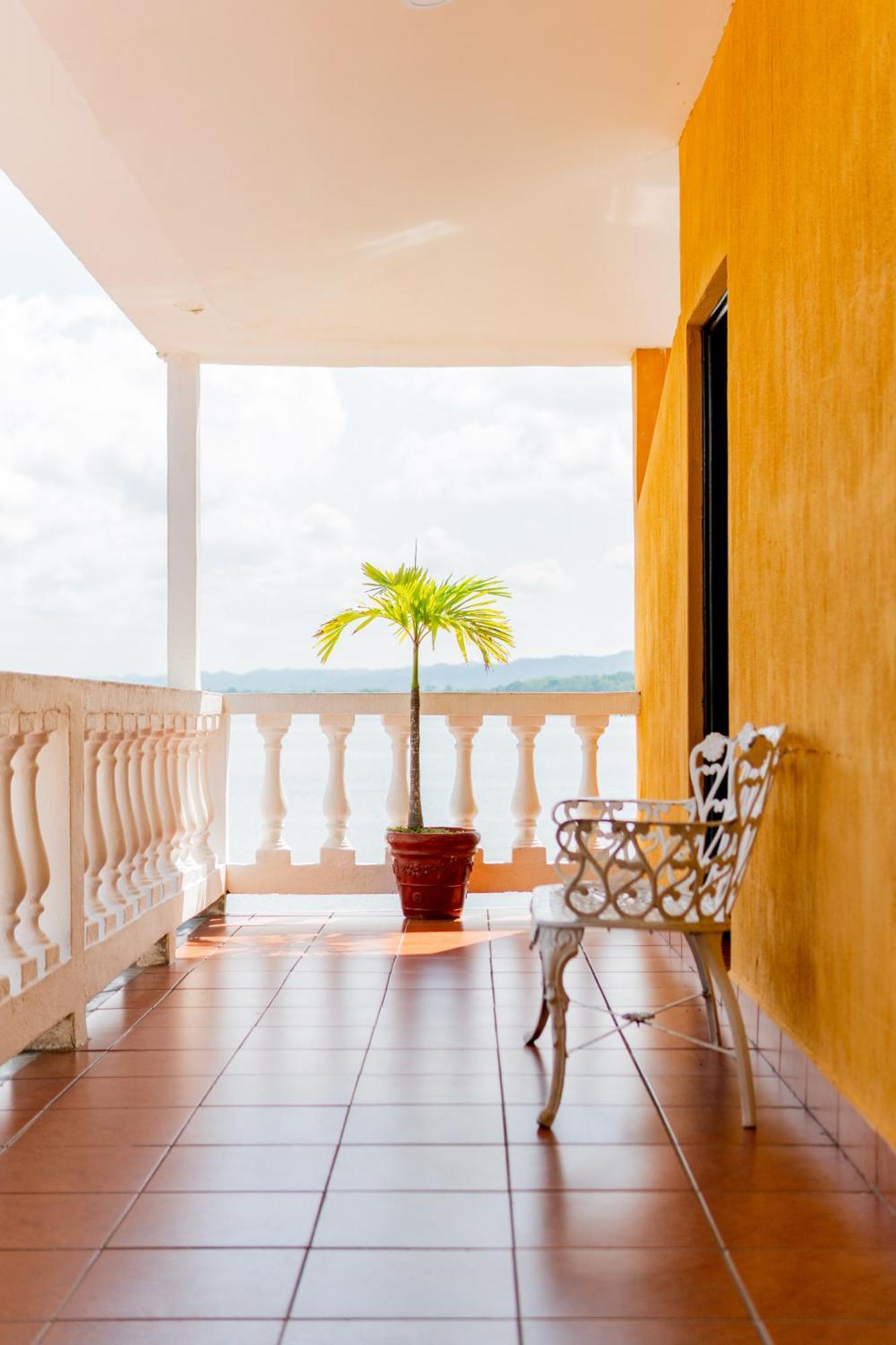 Hotel Villa Del Lago Flores Eksteriør billede